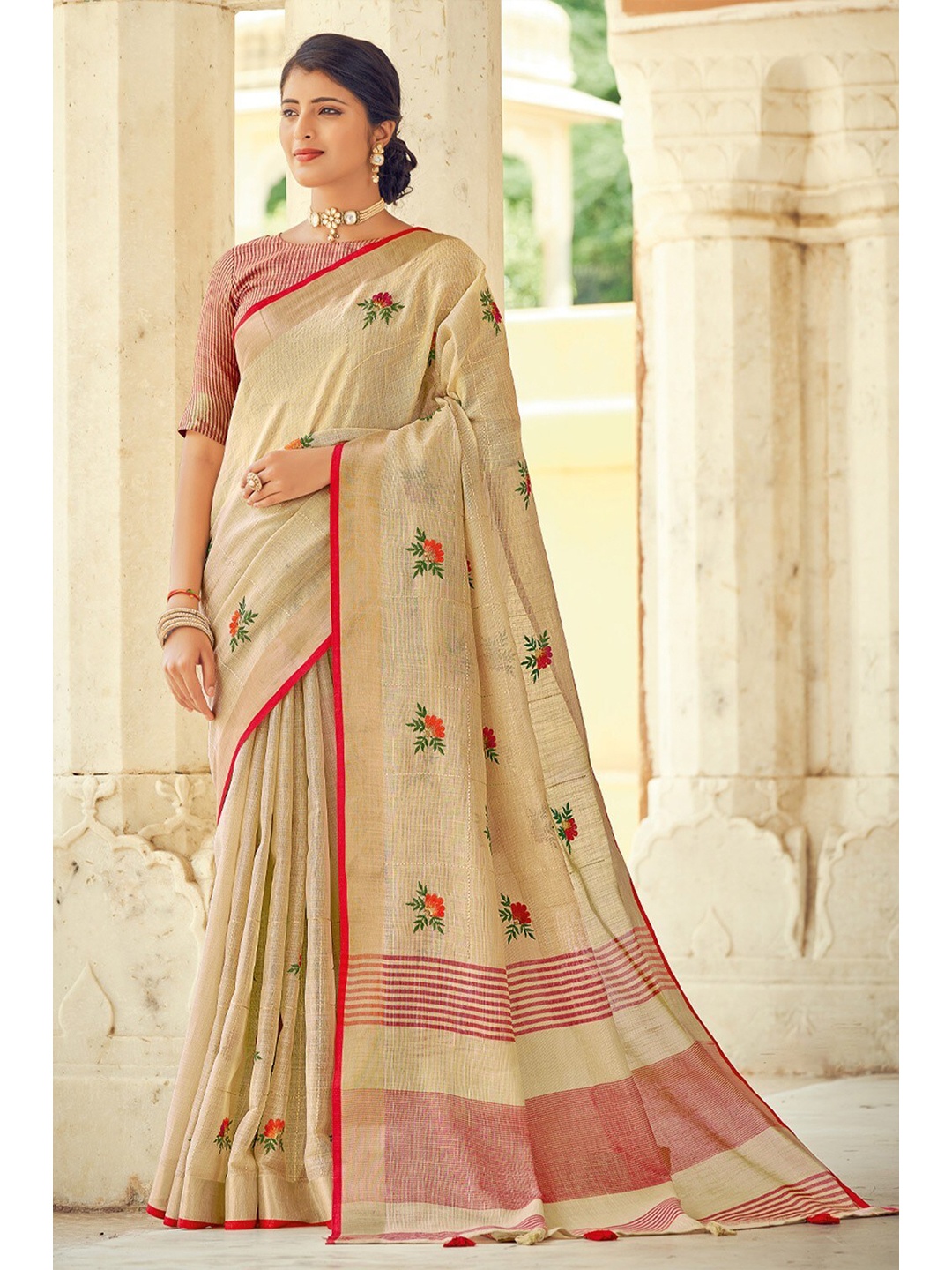 

KARAGIRI Cream-Coloured & Red Floral Zari Linen Blend Saree