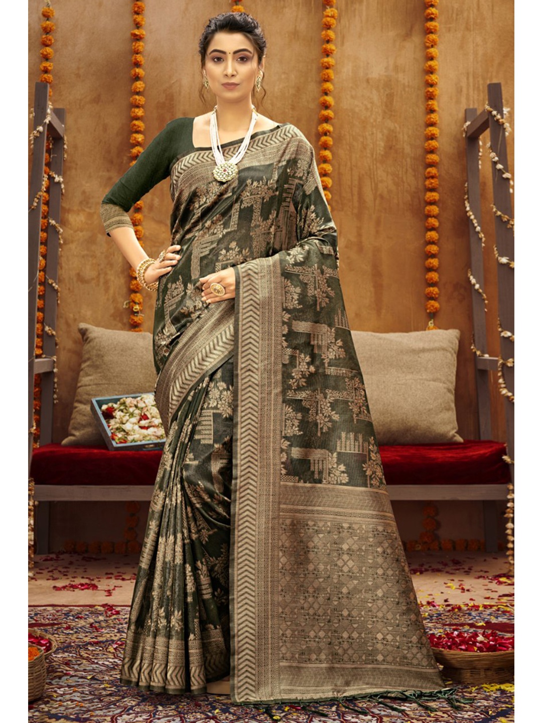 

KARAGIRI Women Green & Beige Floral Printed Saree