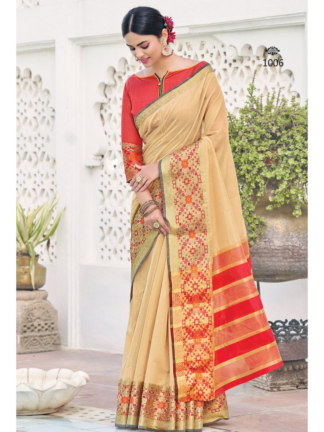 

KARAGIRI Beige & Red Zari Saree