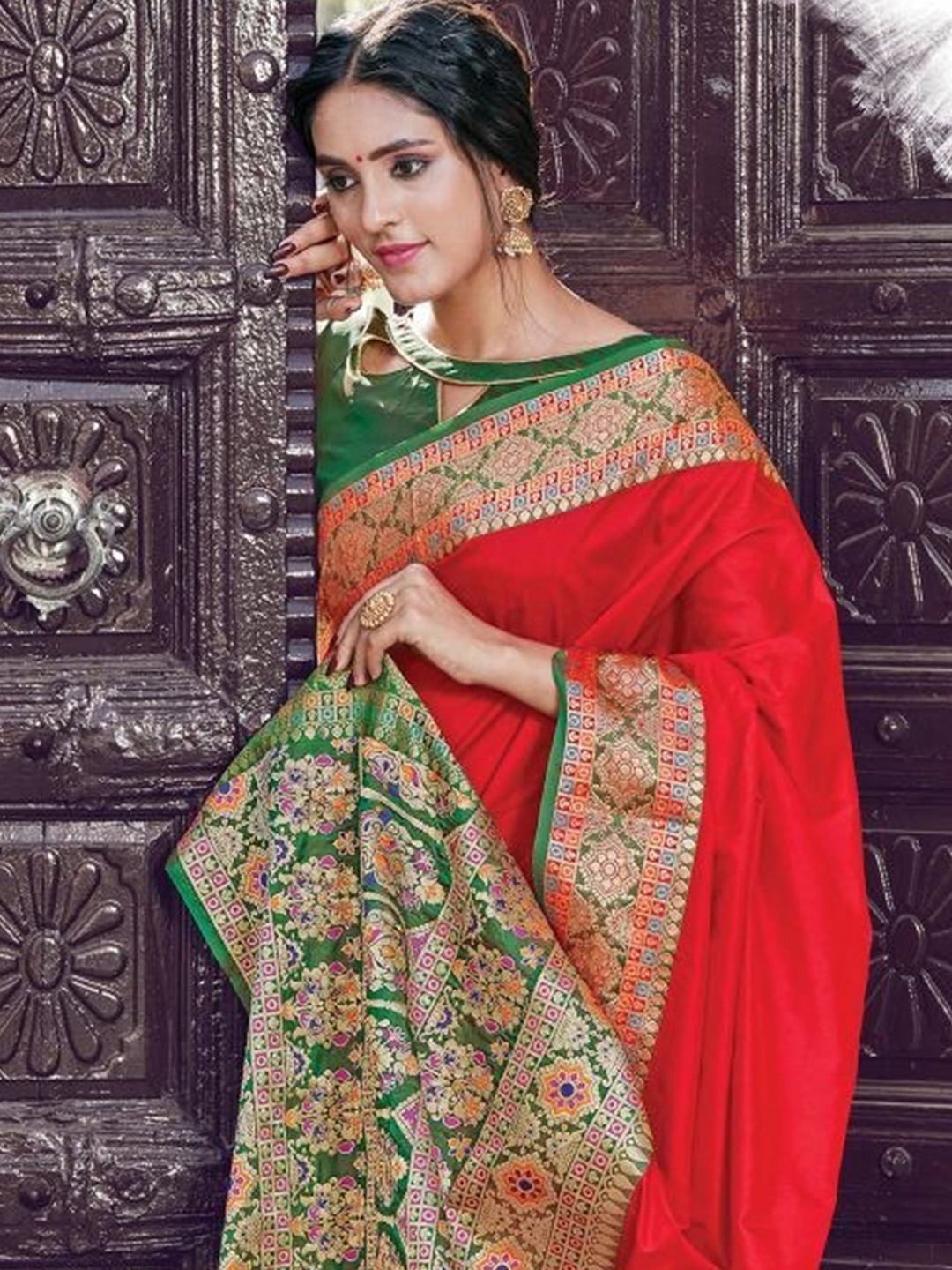 

KARAGIRI Red & Green Floral Zari Pure Silk Saree