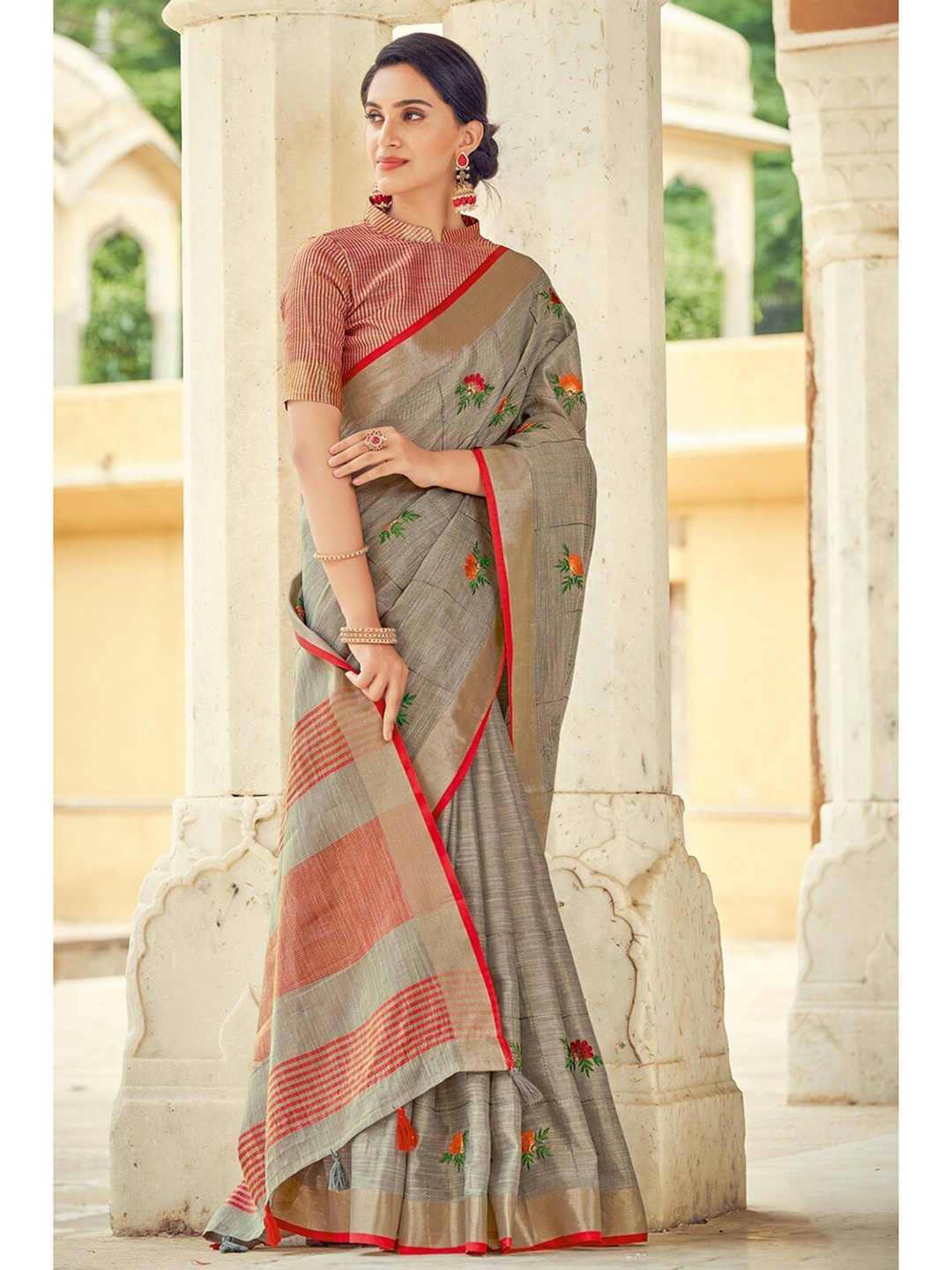 

KARAGIRI Women Grey & Red Floral Zari Linen Blend Saree