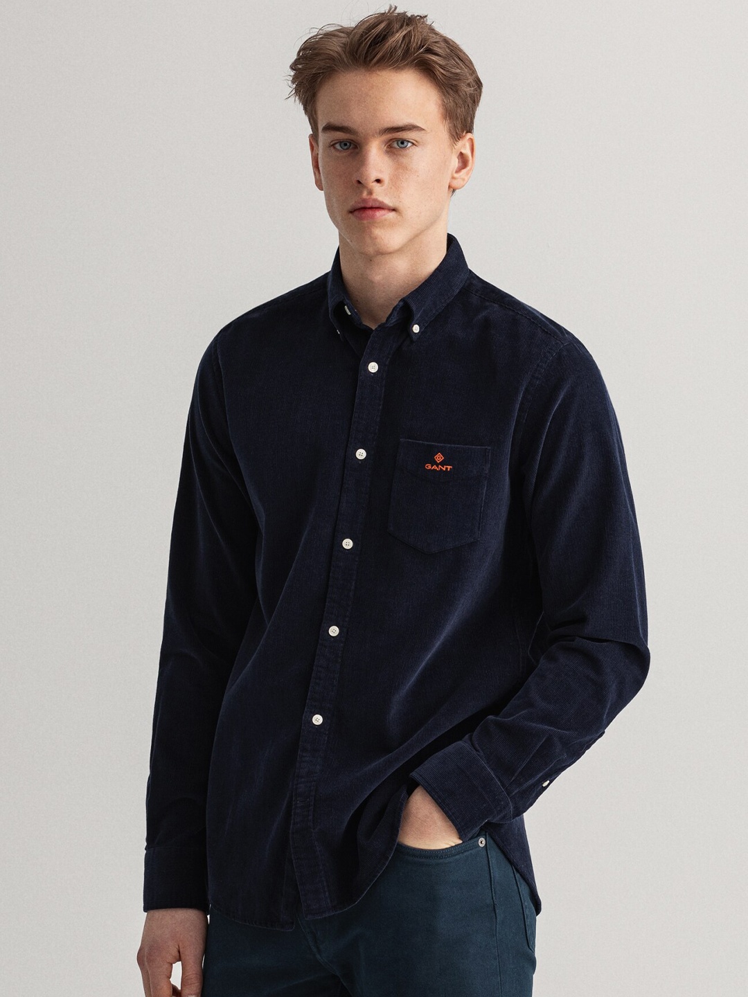 

GANT Men Navy Blue Solid Classic Casual Shirt