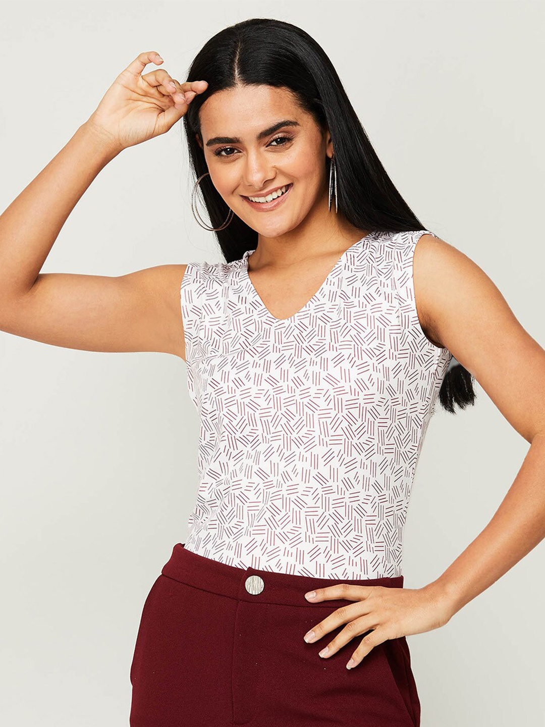 

CODE by Lifestyle White & Red Print V-Neck Top
