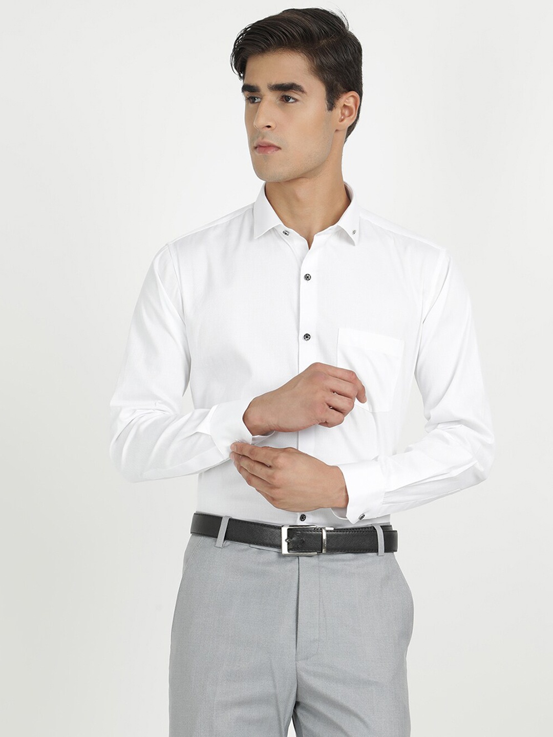 

V2 Value & Variety Men White Regular Fit Formal Shirt