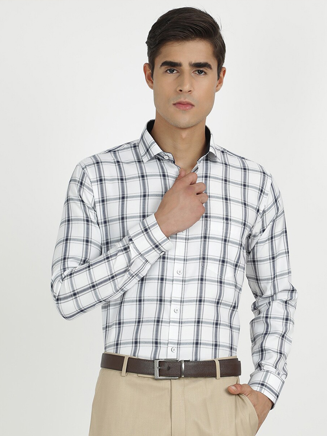 

V2 Value & Variety Men White & Black Checked Formal Shirt
