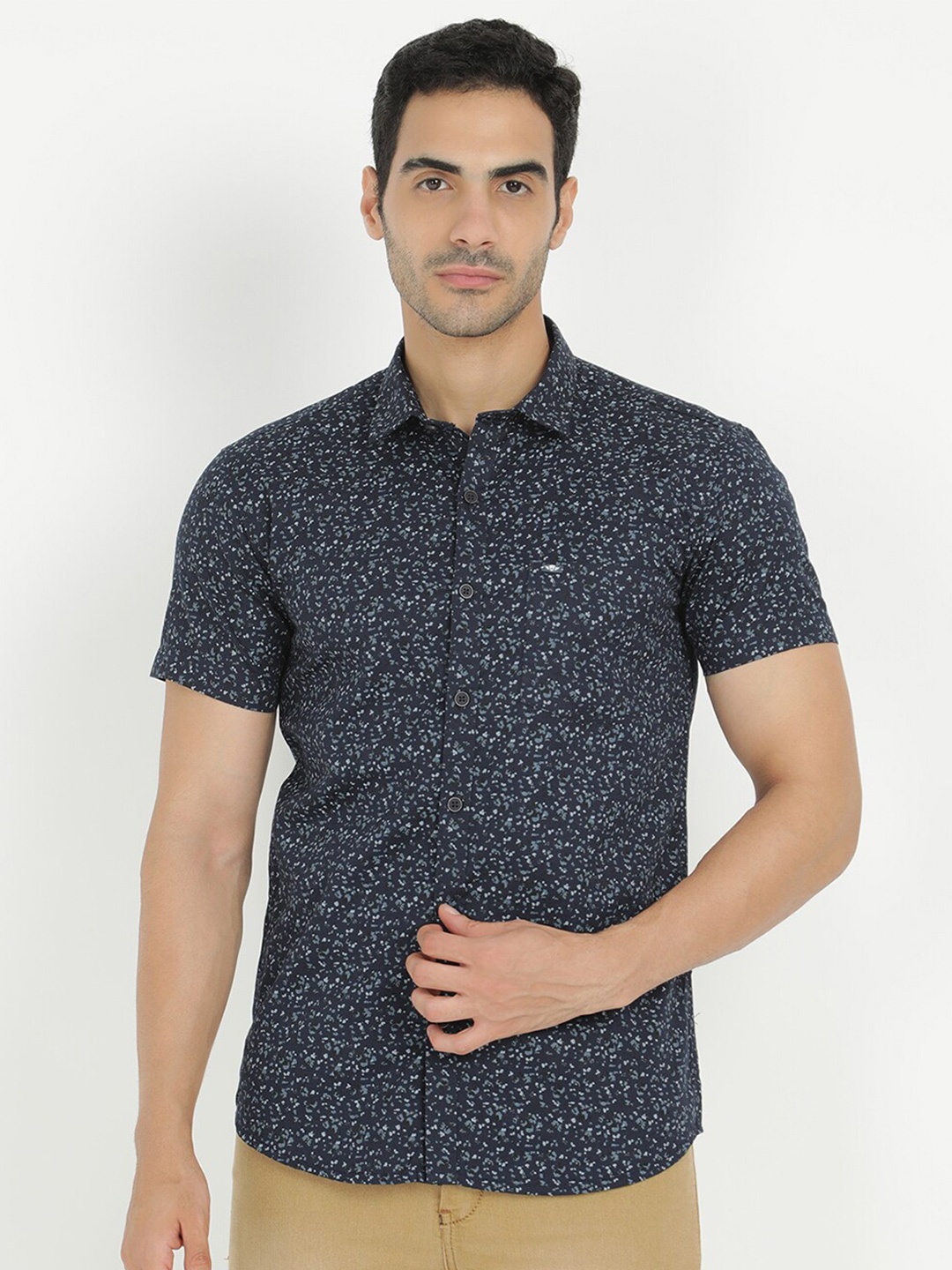 

V2 Value & Variety Men Blue Printed Short Sleeves Casual Shirt