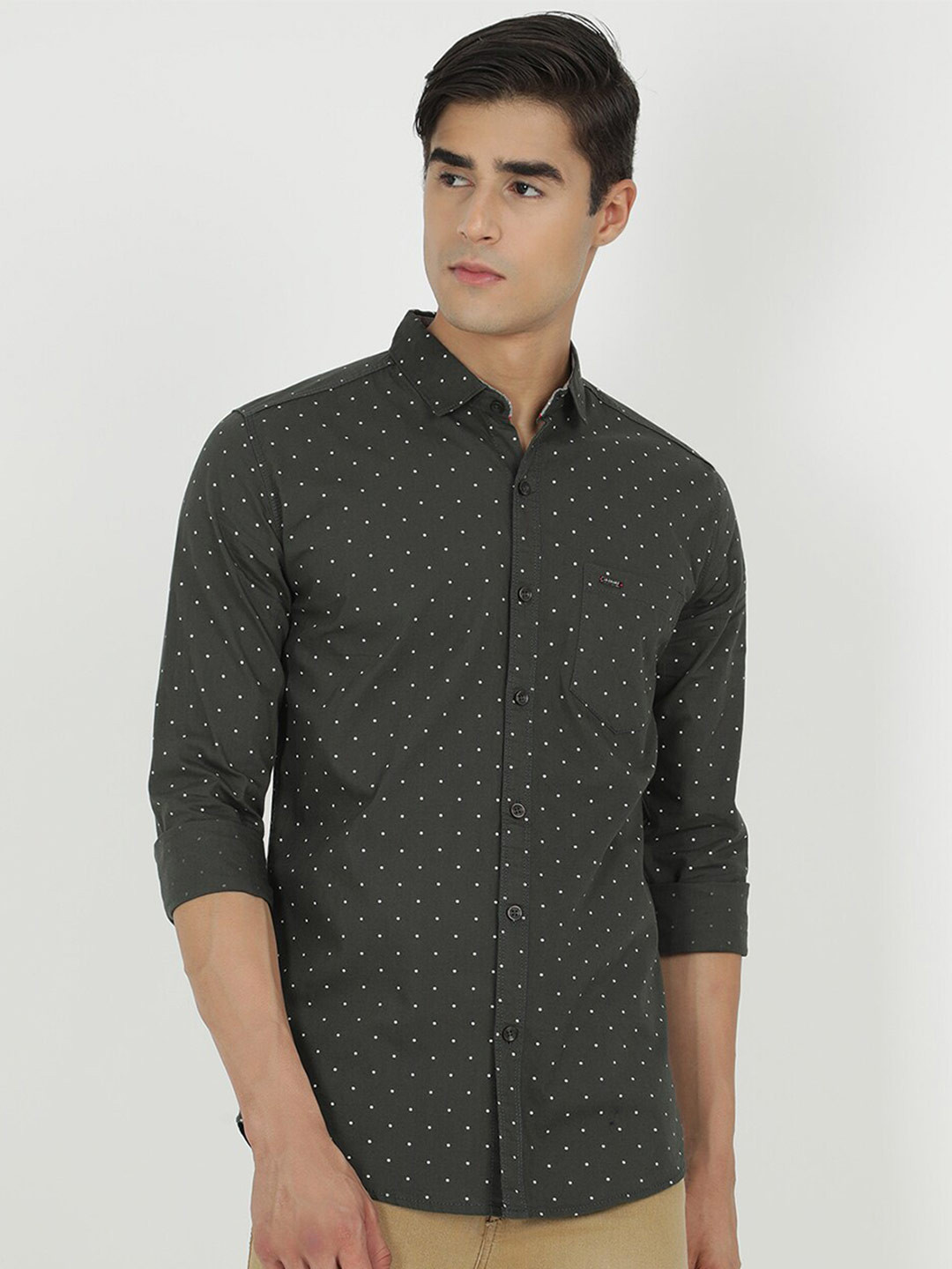 

V2 Value & Variety Men Green Polka Dots Print Casual Shirt