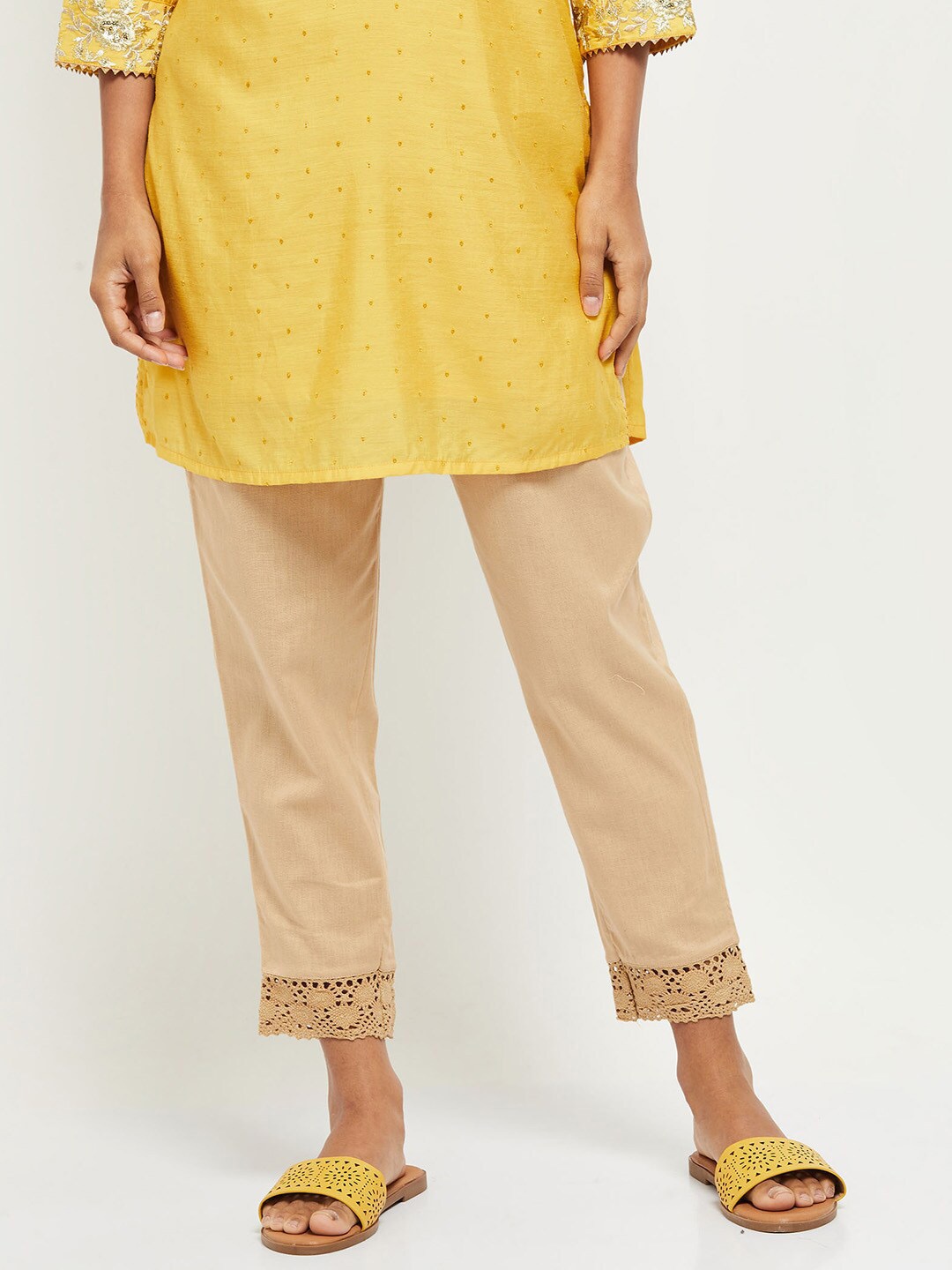 

max Women Beige Trousers