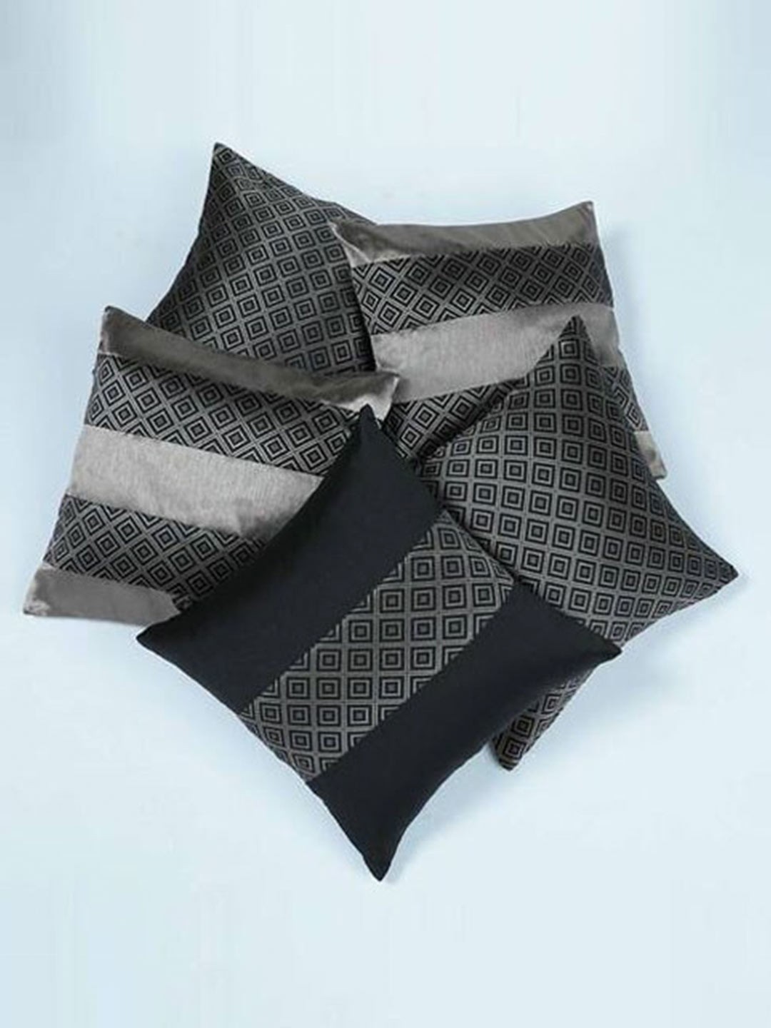 

Lushomes Black & Silver-Toned Set of 5 Geometric Square Cushion Covers