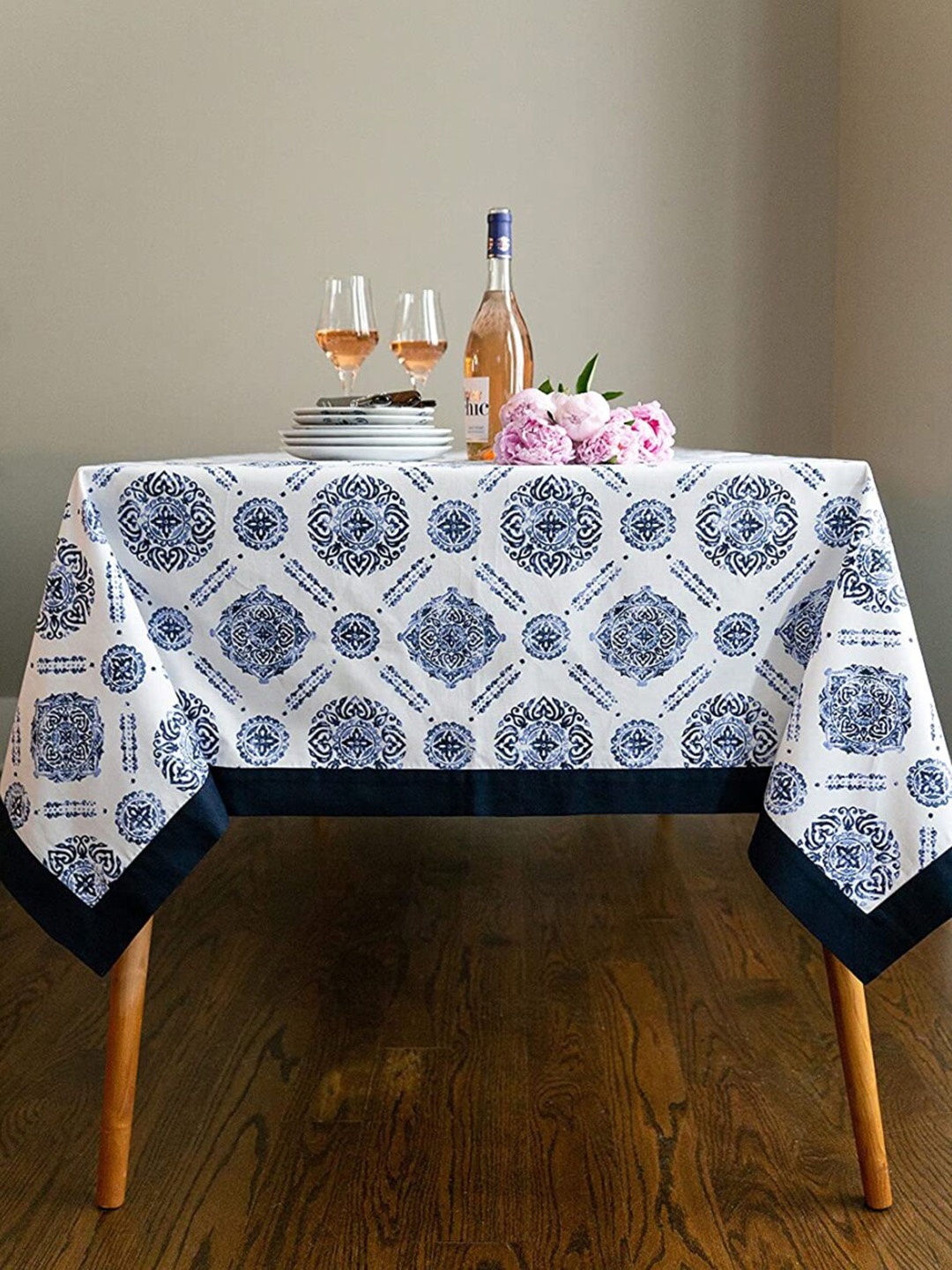 

URBAN SPACE White & Blue Printed Cotton 4 Seater Table Cloth