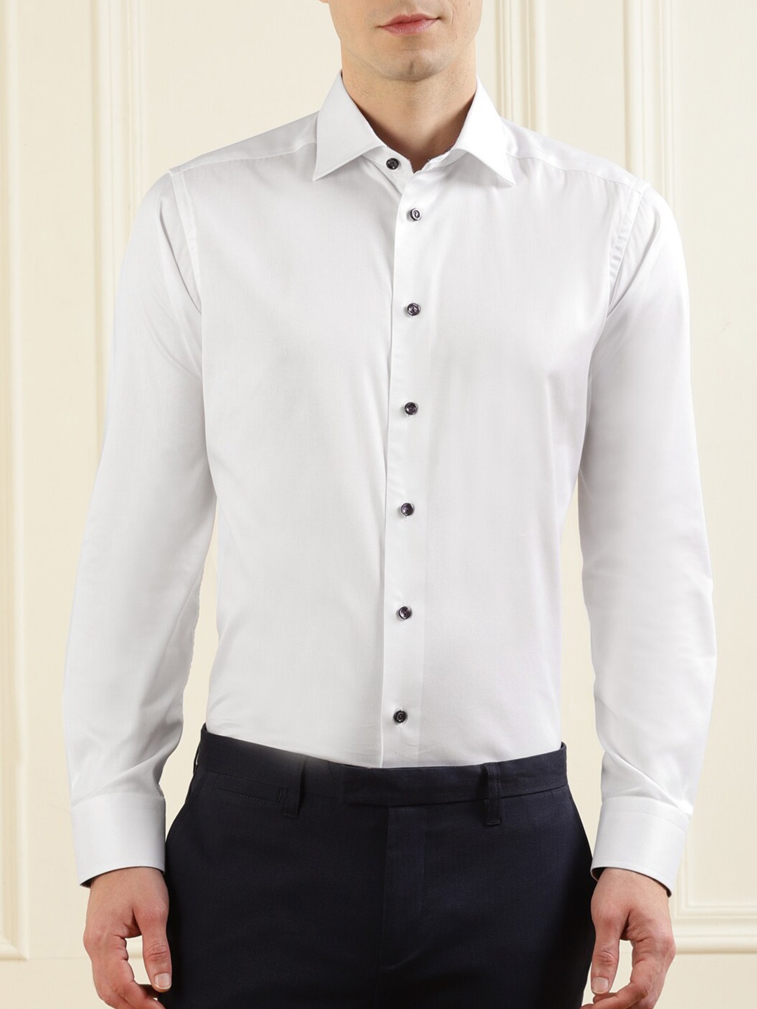 

Eton Men White Solid Casual Shirt