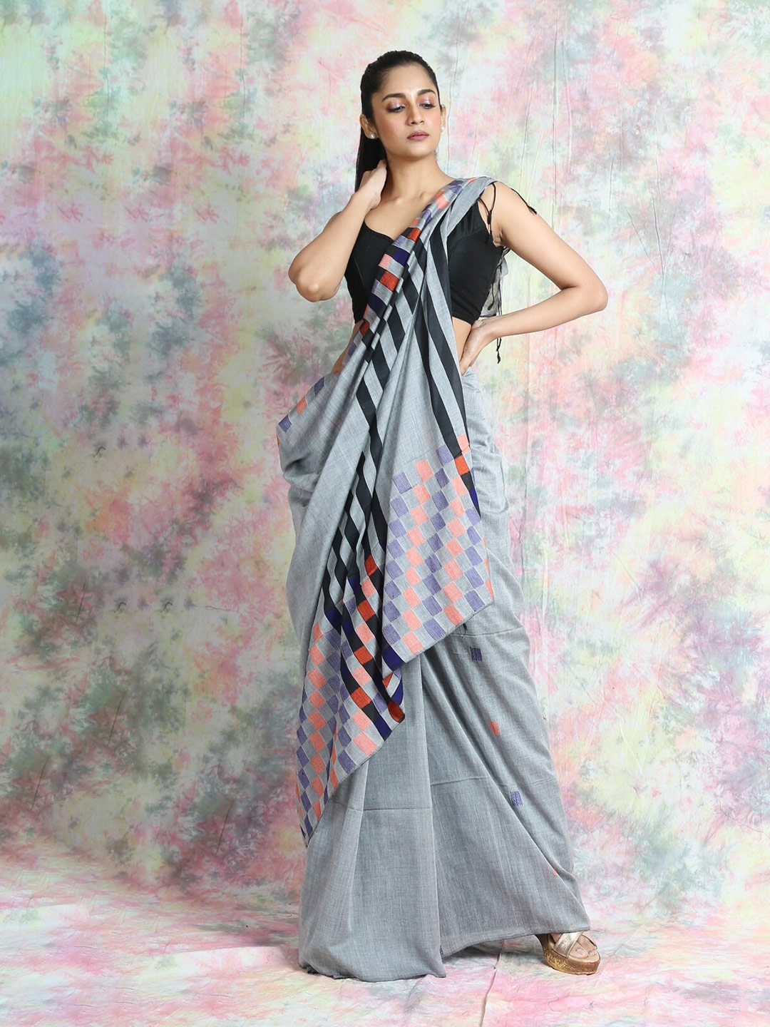 

Arhi Women Grey & Blue Woven Design Checked Saree