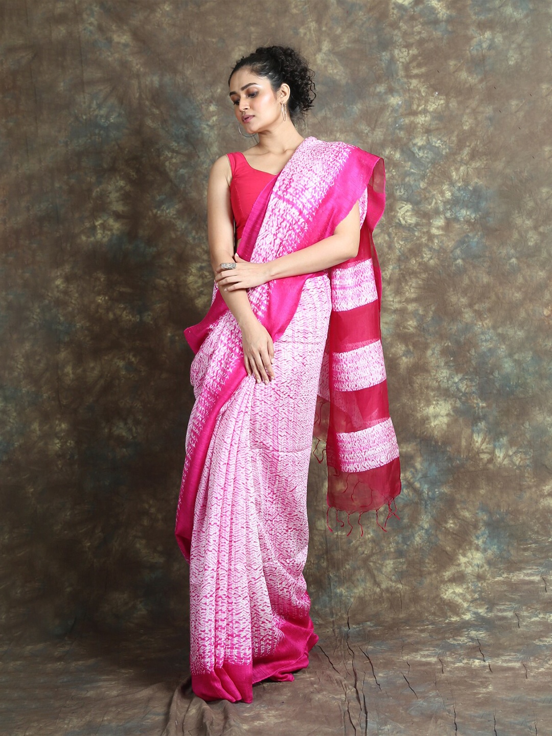 

Arhi White & Pink Shibori Printed Pure Silk Saree