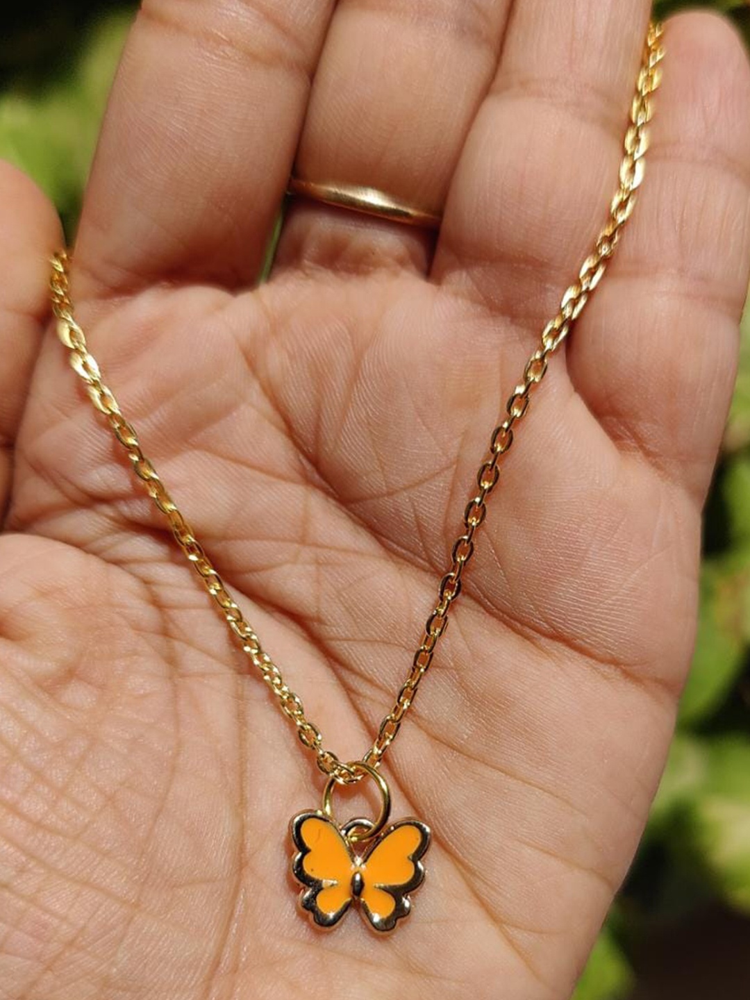 

Pinapes Unisex Gold-Toned & Orange Gold-Plated Necklace