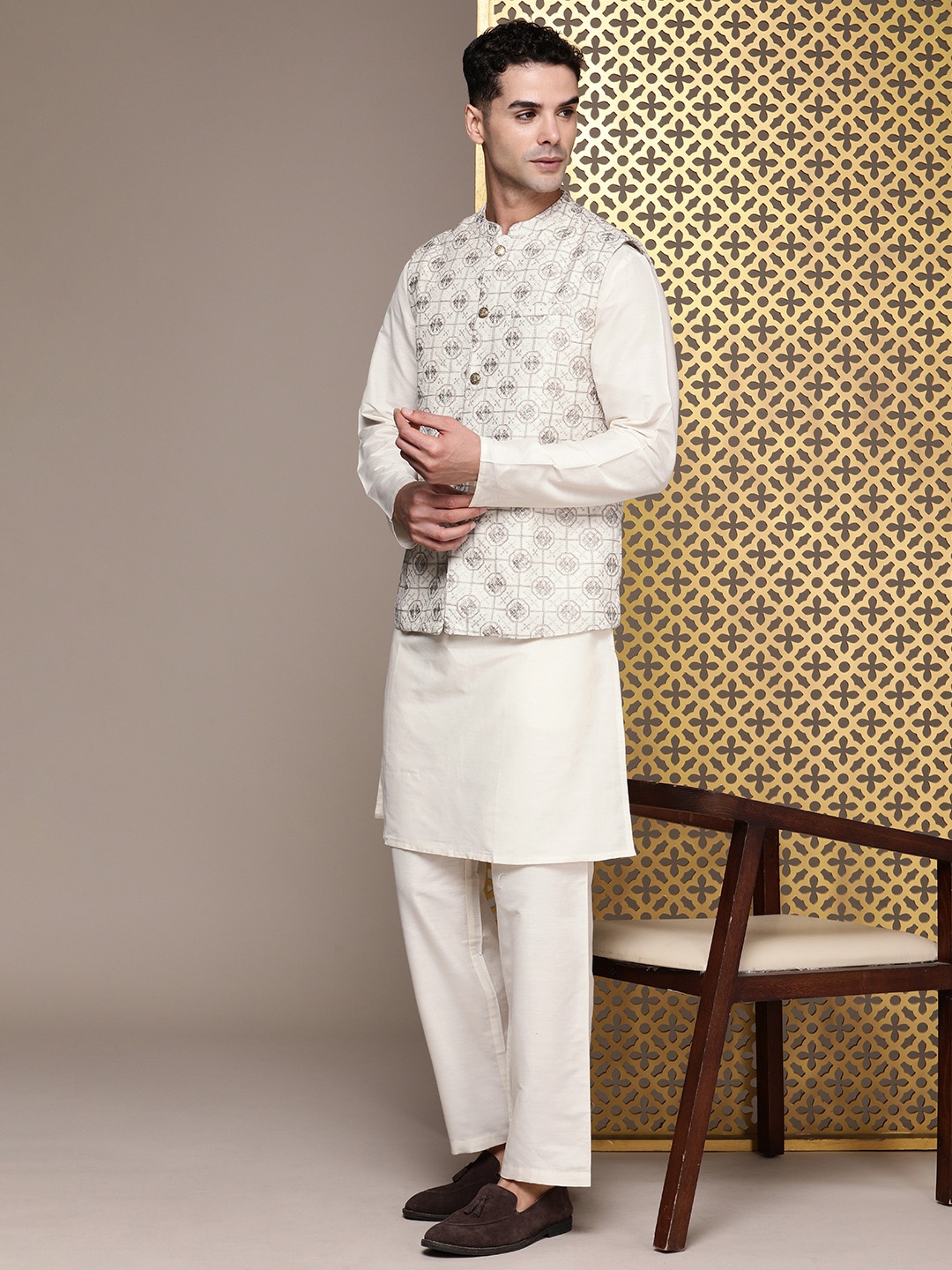 

House of Pataudi Rozana Kurta with Trousers & Nehru Jacket, Cream