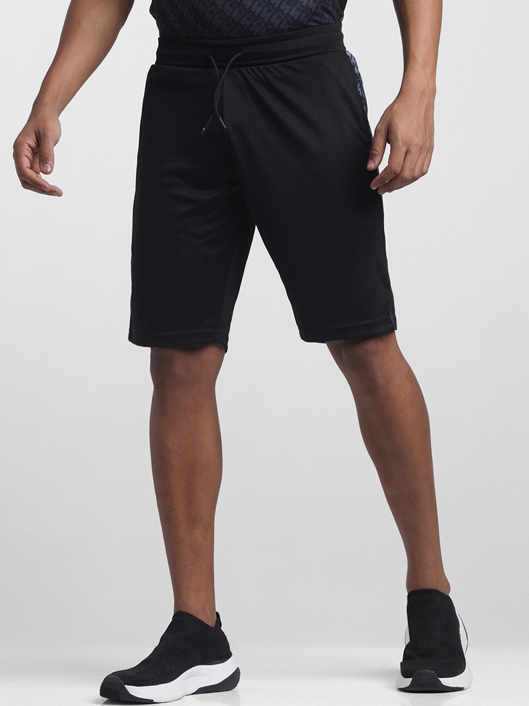 

STARTER Men Black Solid Shorts