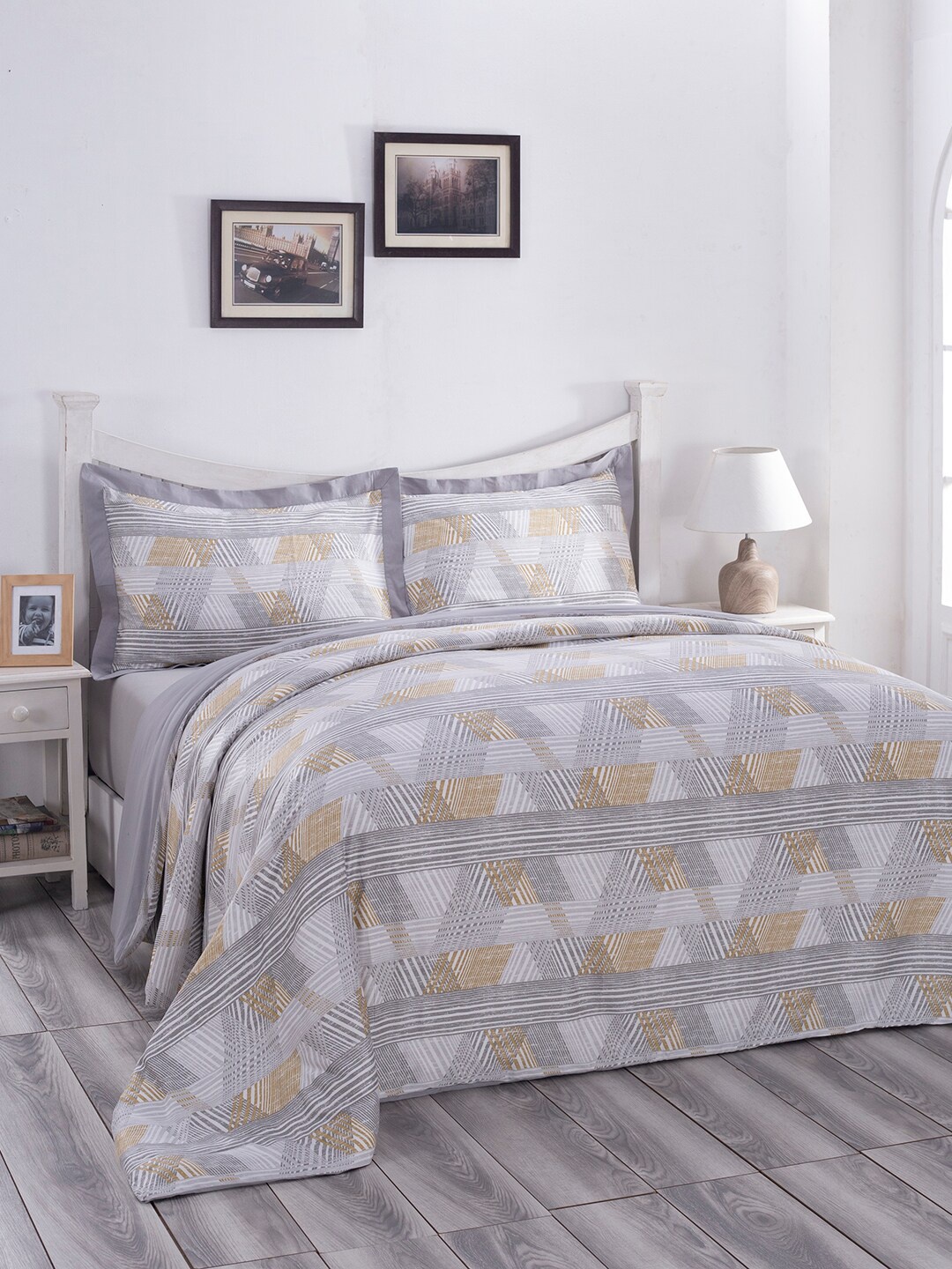 

MASPAR Grey & Beige Printed Cotton 210 TC Double Queen Duvet Cover With 2 Pillow Covers