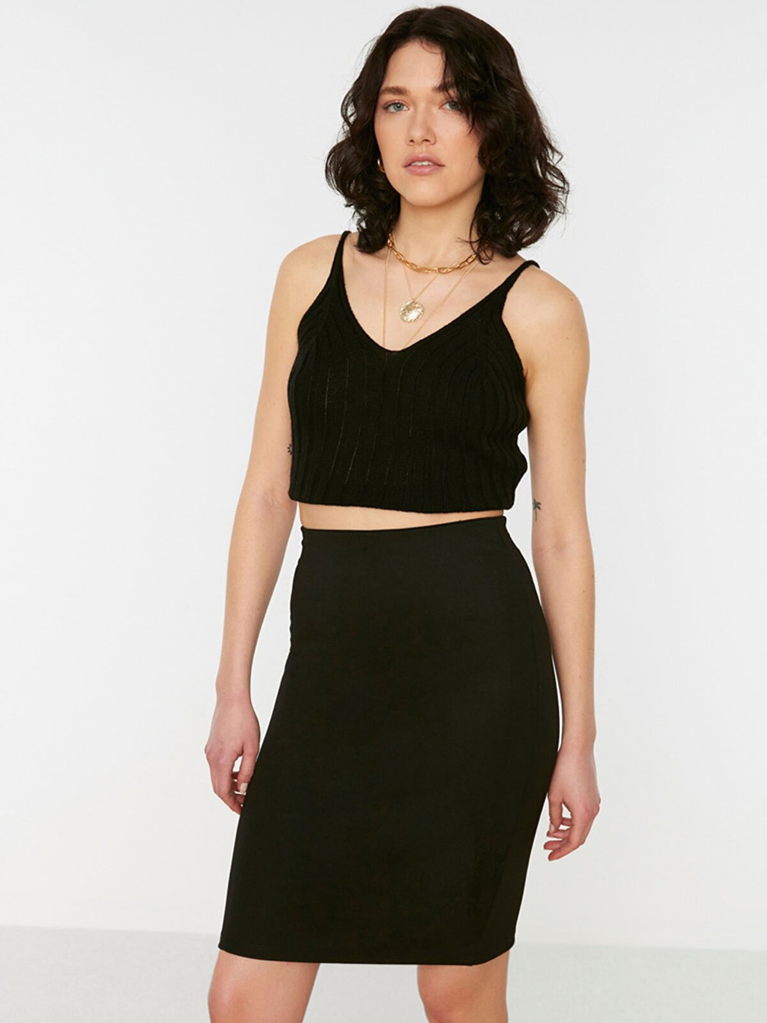 

Trendyol Women Black Solid Knee Length Skirt