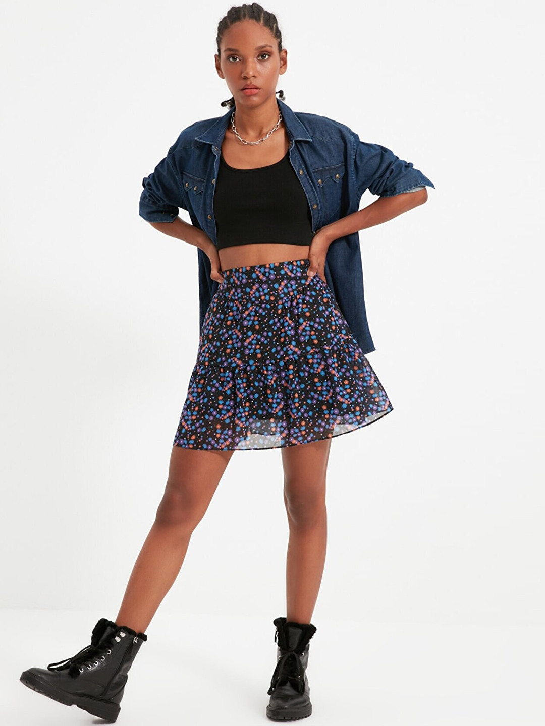 

Trendyol Women Black Floral Printed Flared Mini Skirt