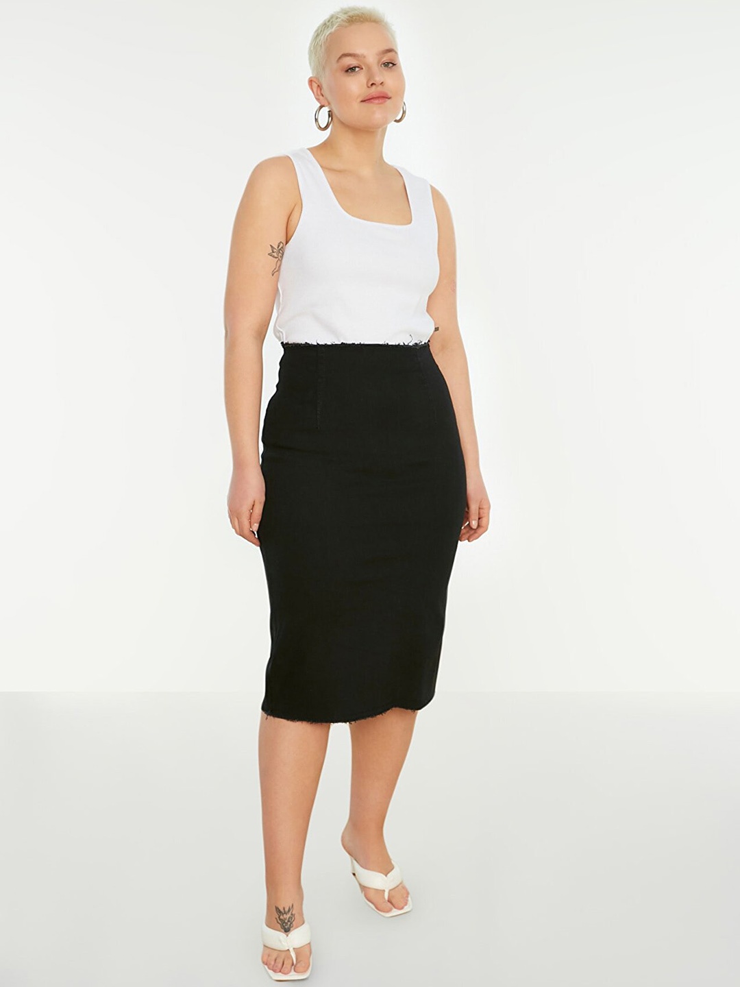 

Trendyol Women Black Solid Midi Skirt