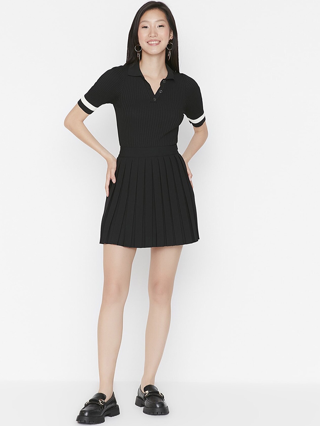 

Trendyol Women Black Solid Flared Mini Skirts