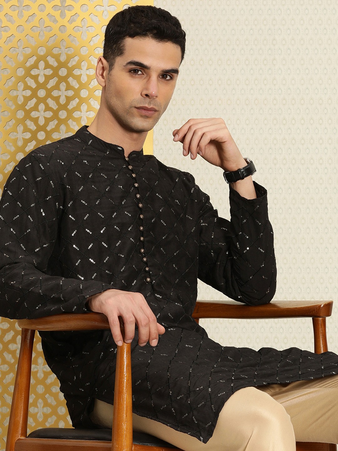 

House of Pataudi Jashn Mandarin Collar Sequined Checked Embroidered Kurta, Black