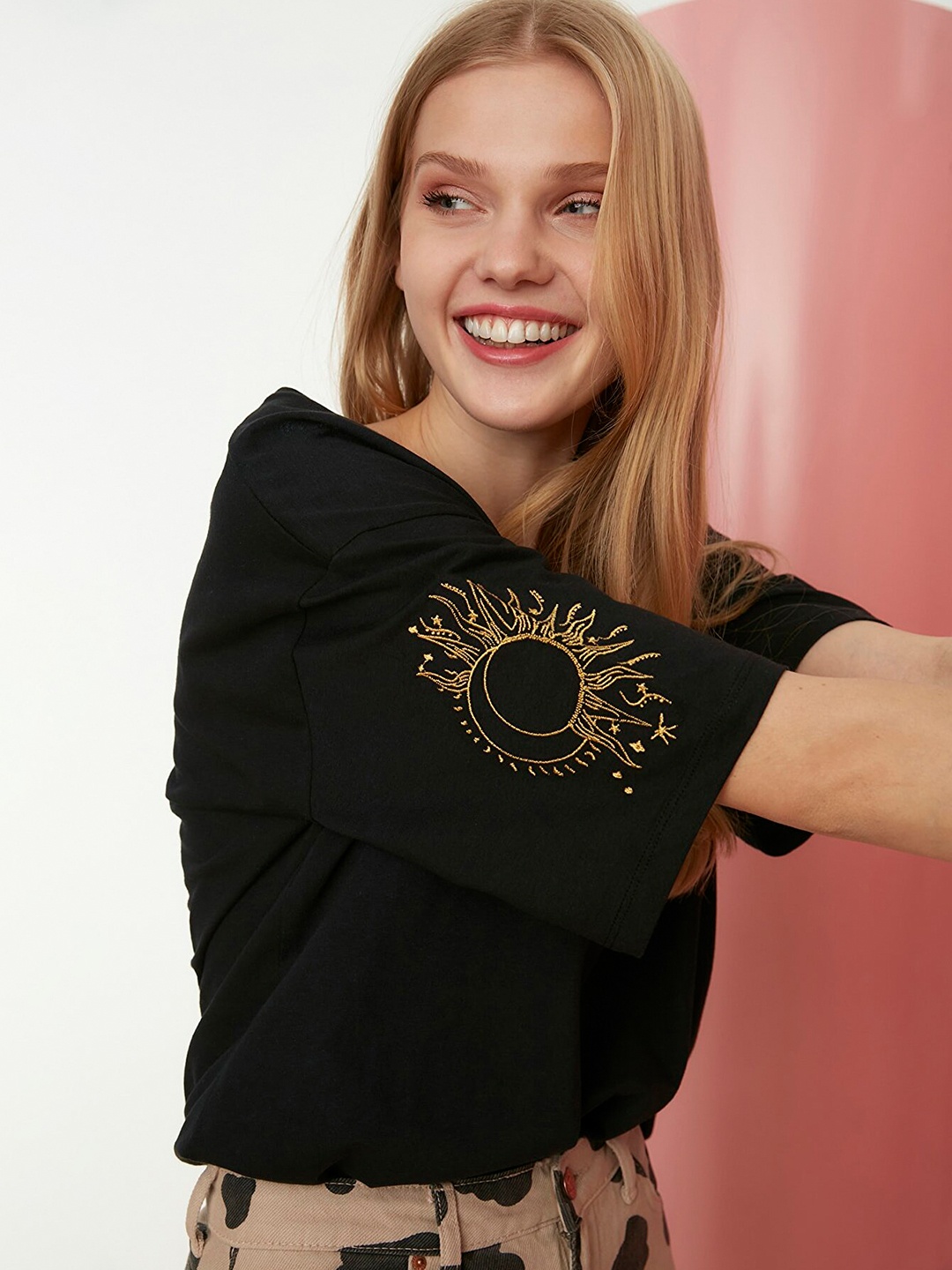 

Trendyol Women Black V-Neck Extended Sleeves T-shirt