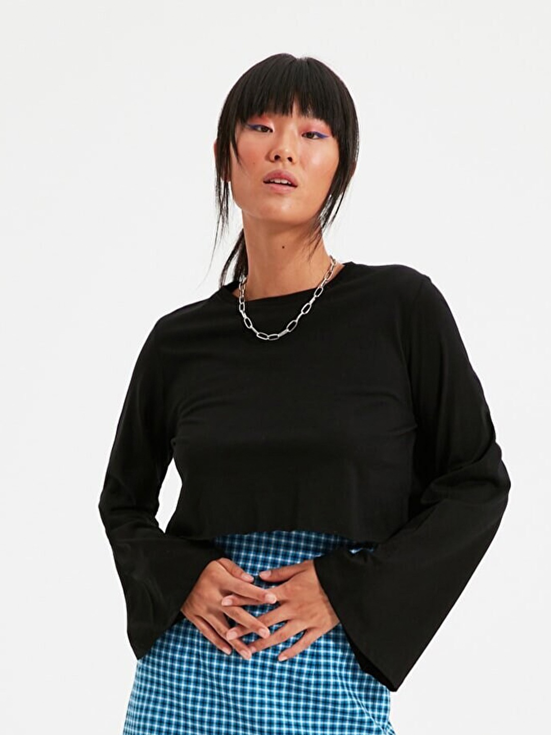 

Trendyol Women Black Raw Edge T-shirt