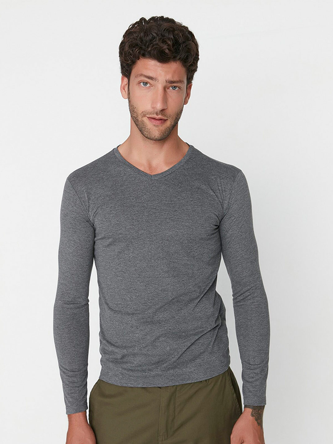 

Trendyol Men Charcoal Solid V-Neck T-shirt
