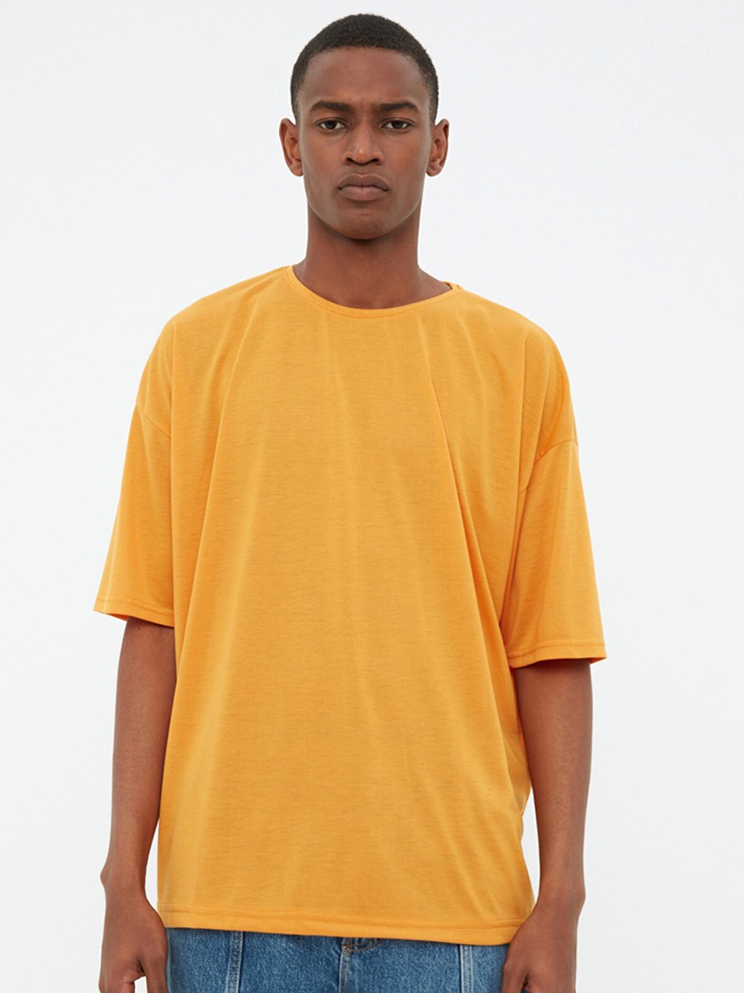 

Trendyol Men Orange Solid Drop-Shoulder Sleeves T-shirt