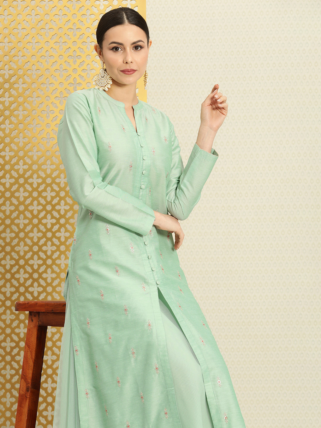 

House of Pataudi Women Jashn Band Collar Sequinned High-Slit Kurta With Flared Skirt, Green