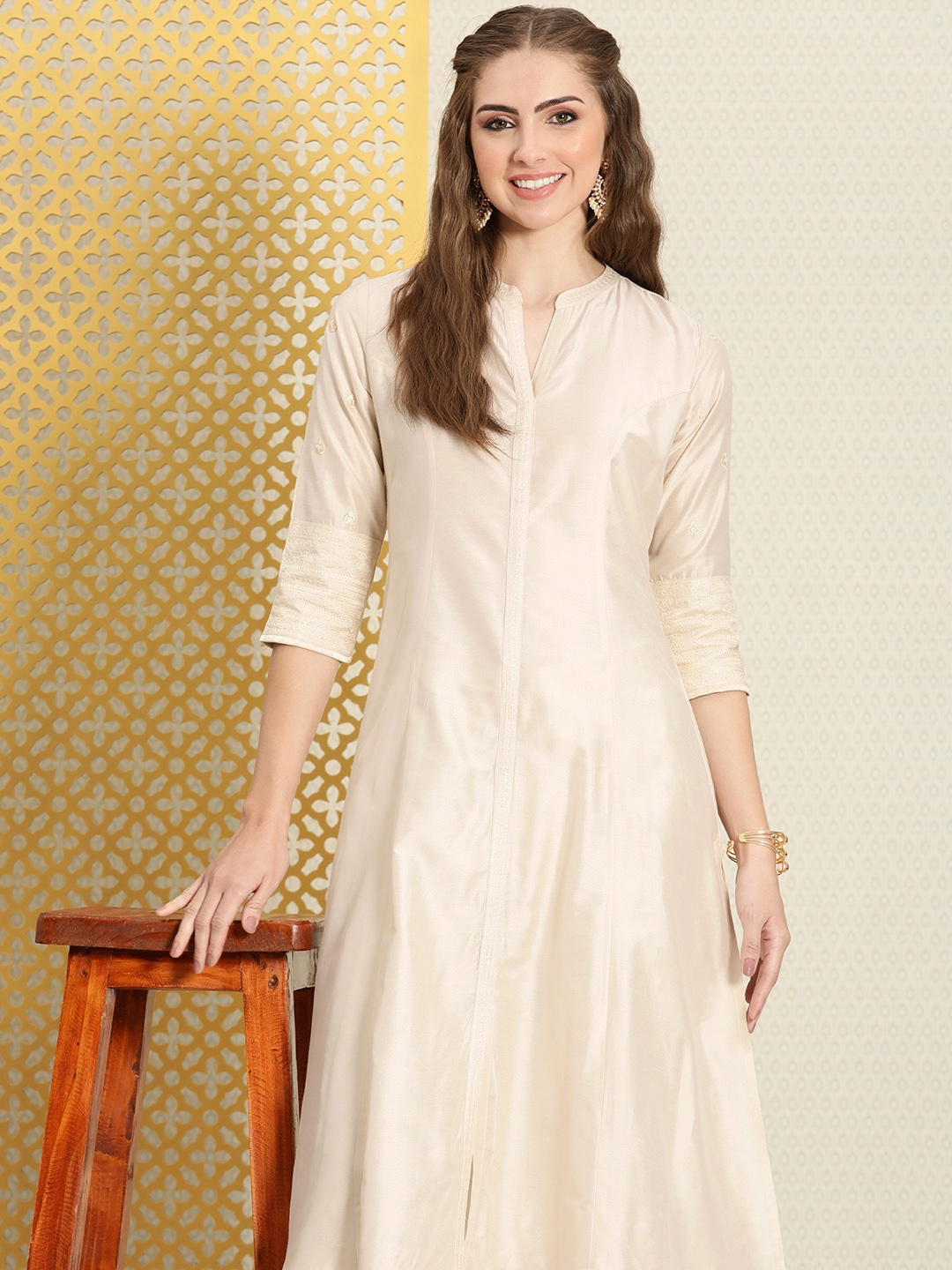 

House of Pataudi Women Ethnic Motifs Embroidered Thread Work Jashn Kurta with Trousers, Off white