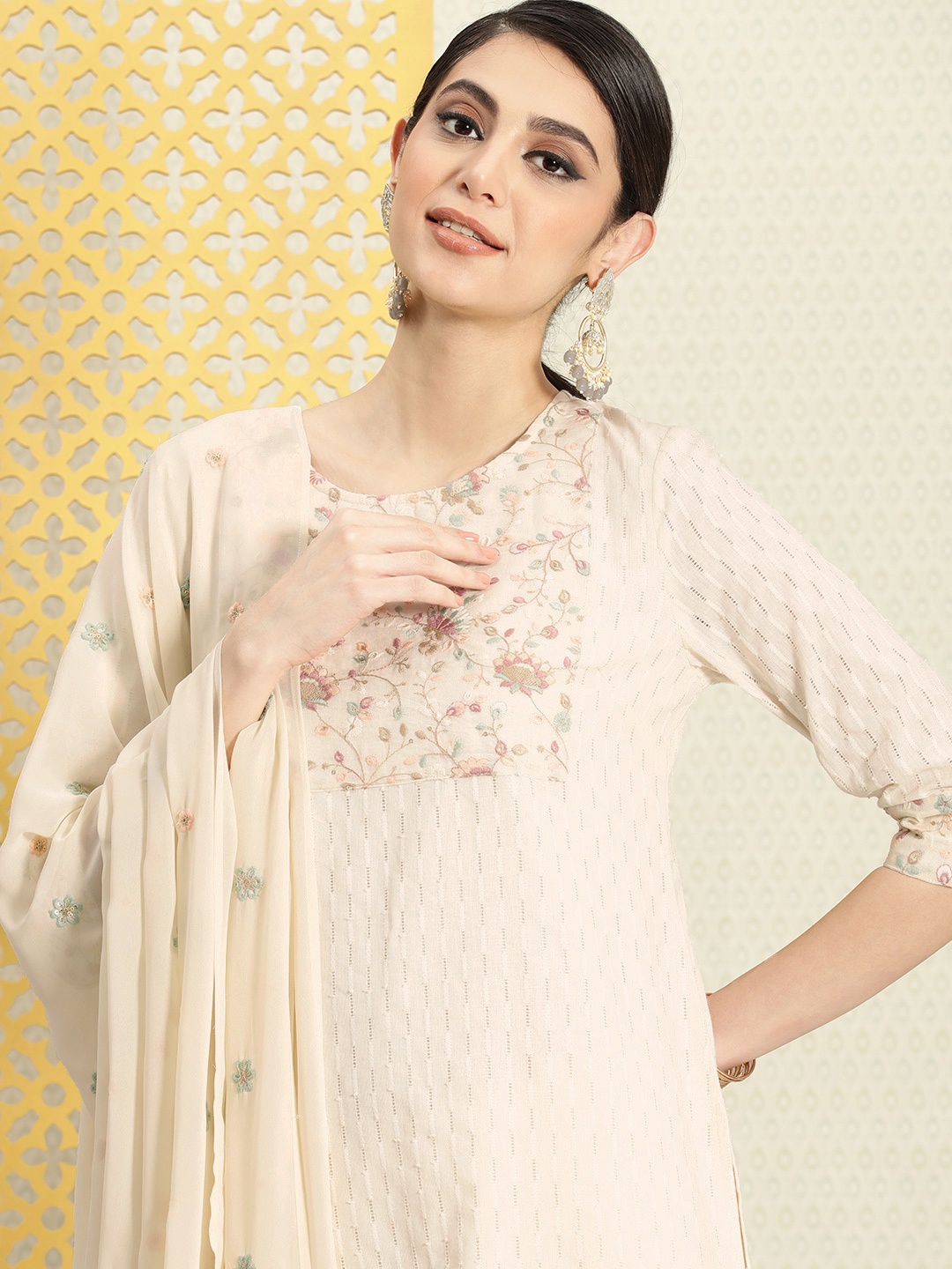 

House of Pataudi Women Pure Cotton Floral Embroidered Jashn Kurta with Trousers & Dupatta, Off white