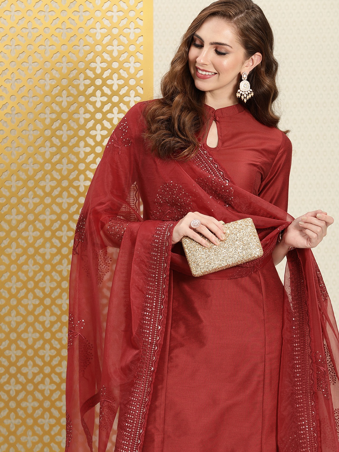 

House of Pataudi Women Jashn Kurta with Trousers & With Thread Work Sequinned Dupatta, Maroon