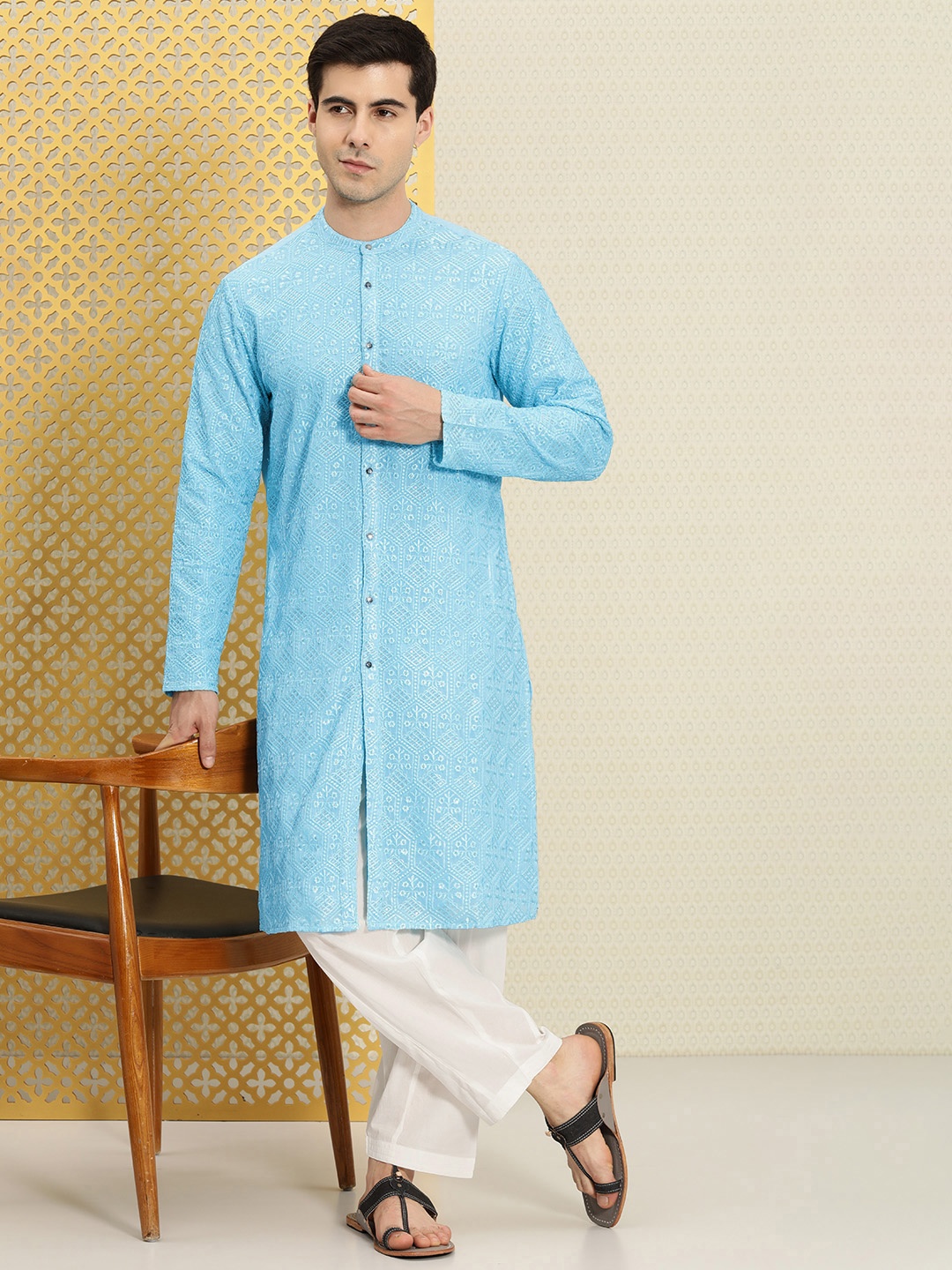 

House of Pataudi Men Ethnic Motifs Embroidered Sequinned Jashn Kurta with Pyjamas, Blue