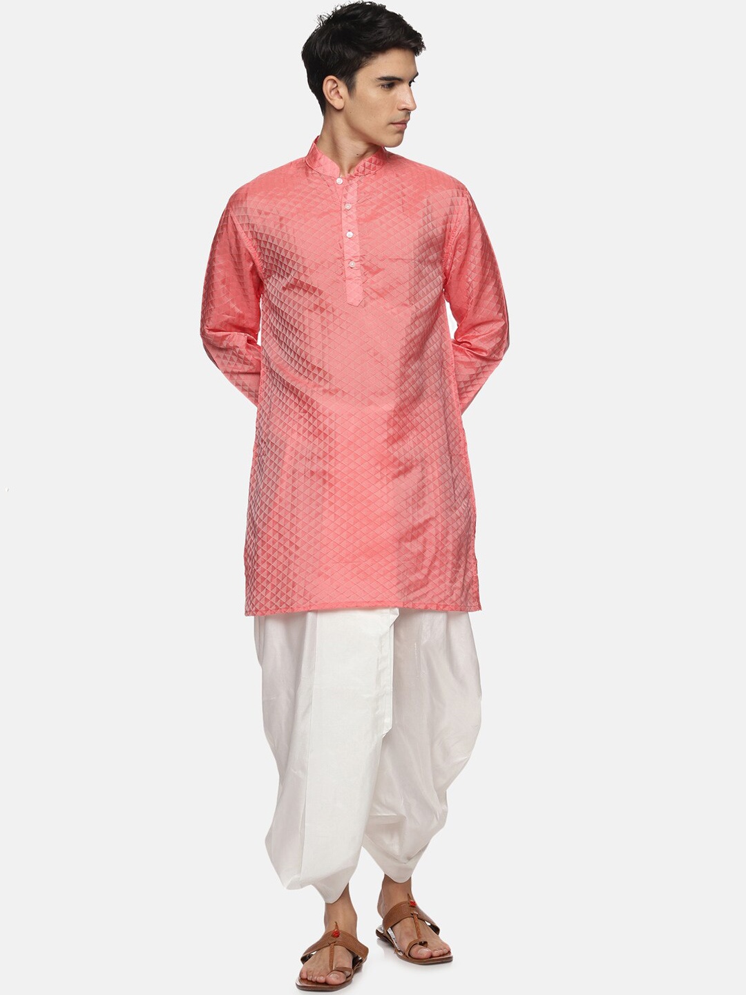 

Sethukrishna Men Peach-Coloured & White Kurta with Dhoti Pants
