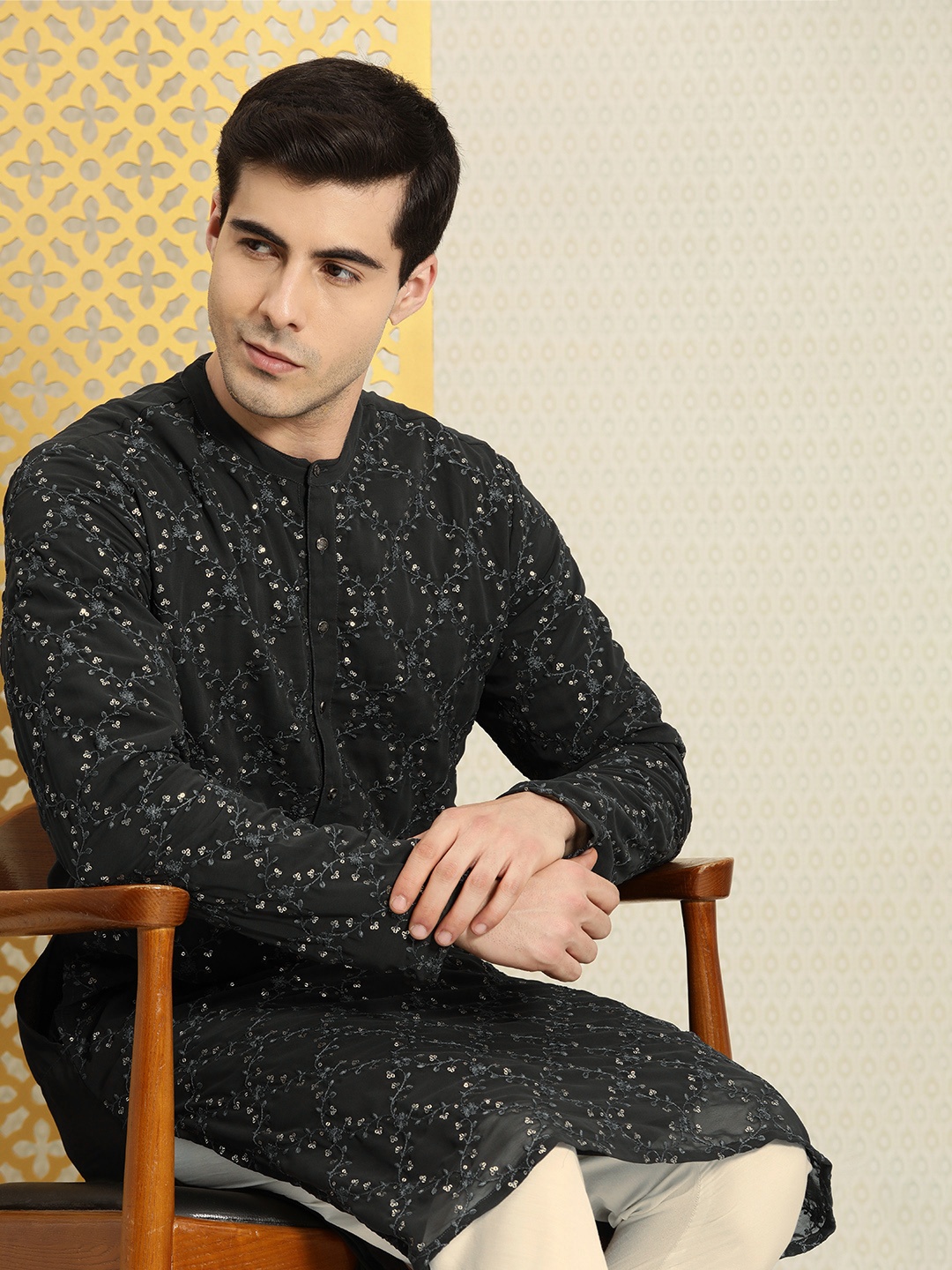 

House of Pataudi Men Jashn Embroidered Sequined Kurta with Churidar, Grey