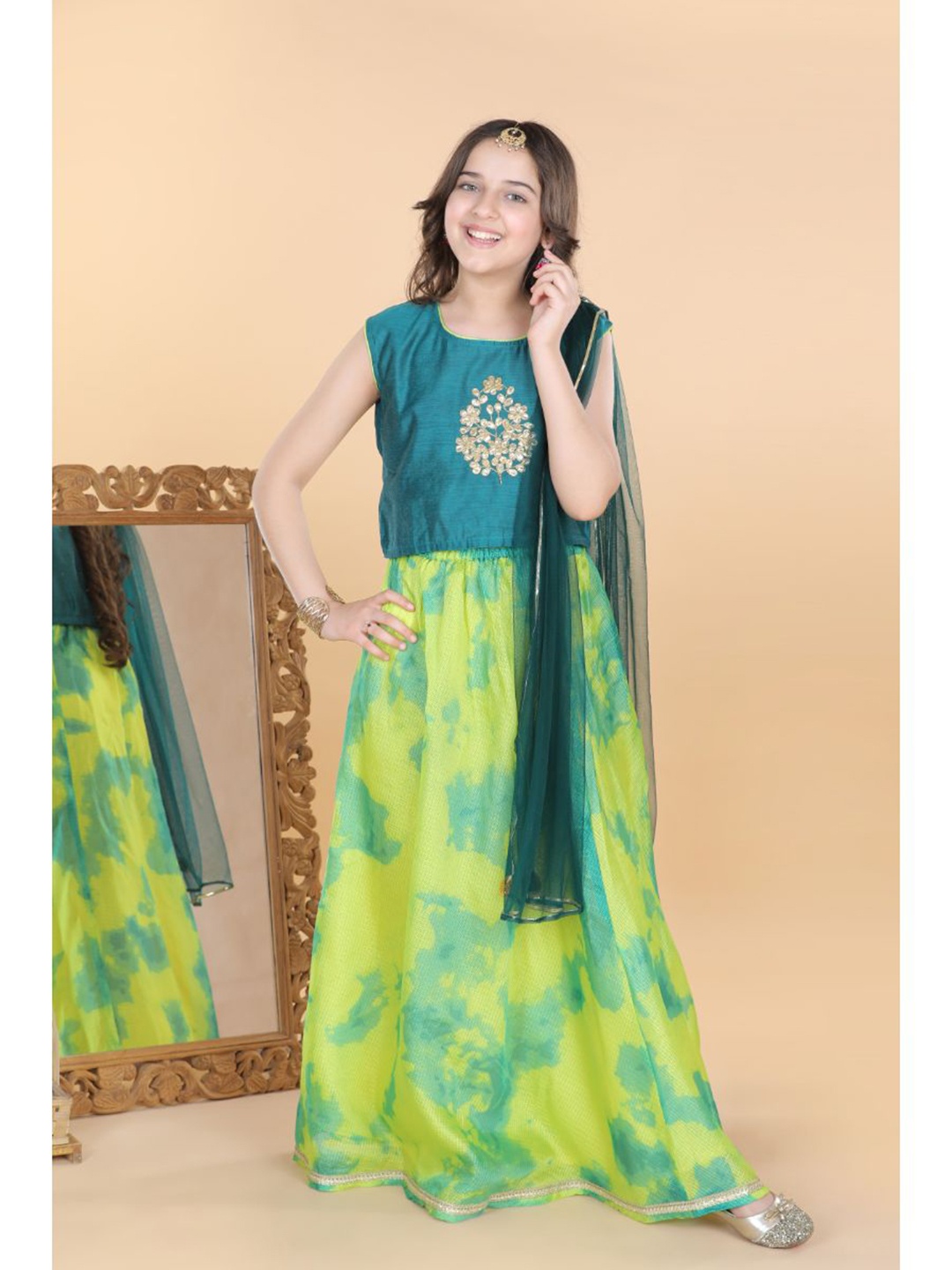 

ADIVA Girls Green & Yellow Tie and Dye Ready to Wear Lehenga & Blouse With Dupatta