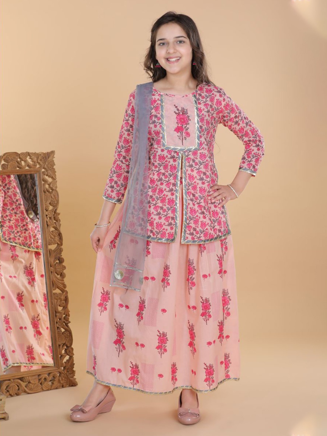 

ADIVA Girls Pink & Grey Printed Block Print Ready to Wear Lehenga & Blouse With Dupatta