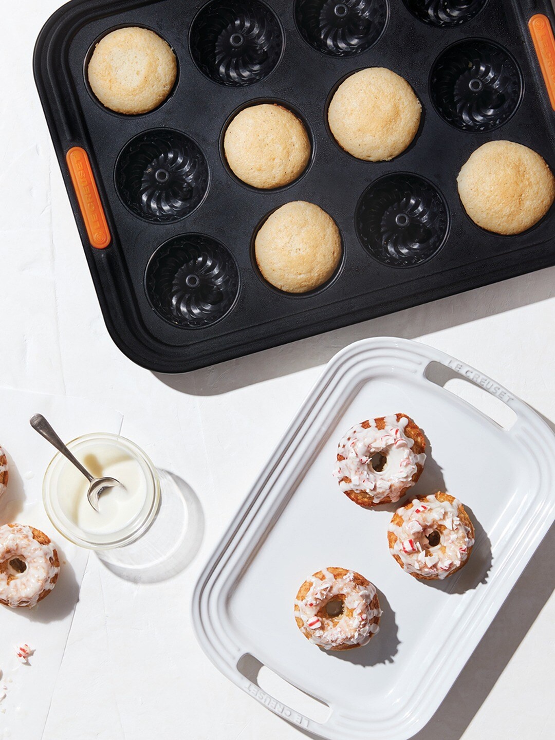 

LE CREUSET Black & Orange Solid Baking Mold