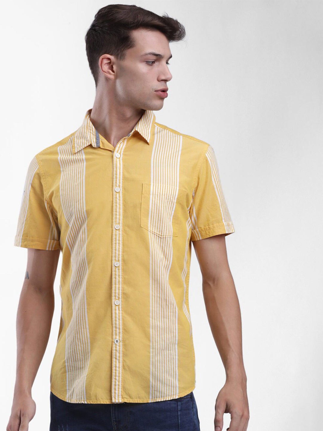 

STARTER Men Yellow Slim Fit Striped Short Sleeves Casual Shirt