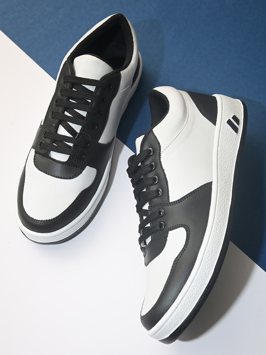 

ELIXIR MAN Men White Colourblocked Sneakers