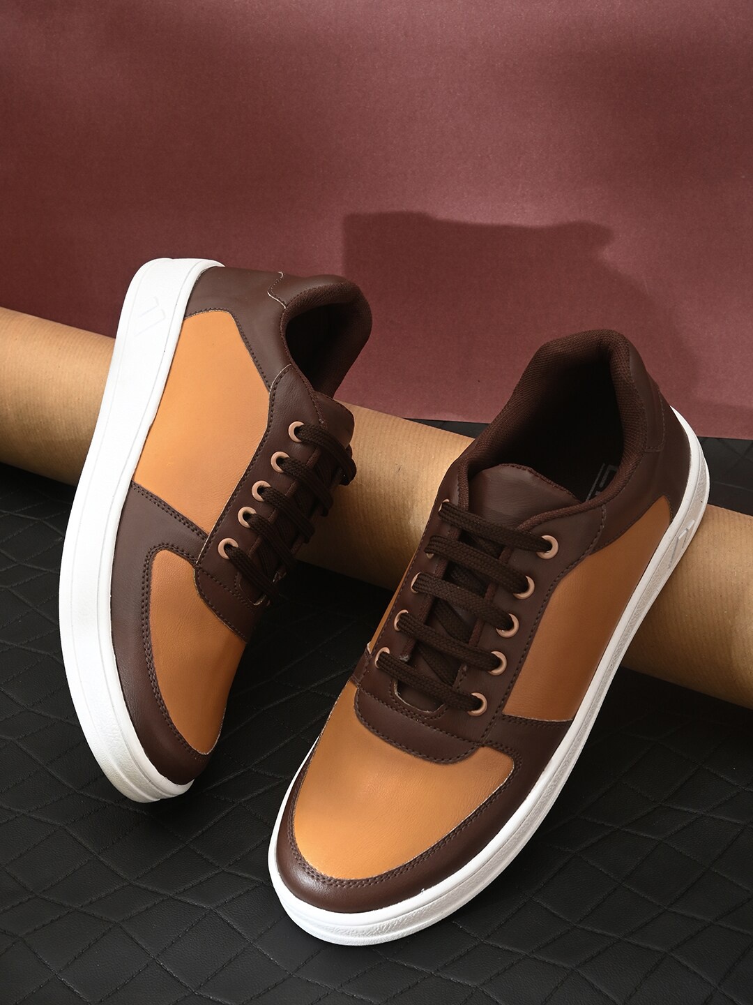 

ELIXIR MAN Men Tan Colourblocked Sneakers