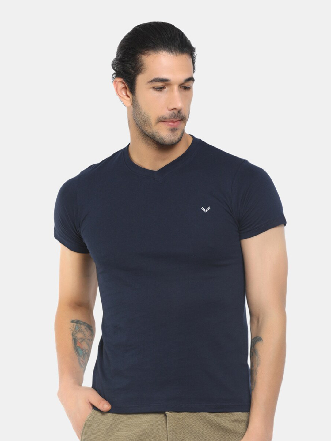 

V-Mart Men Navy Blue V-Neck Slim Fit T-shirt