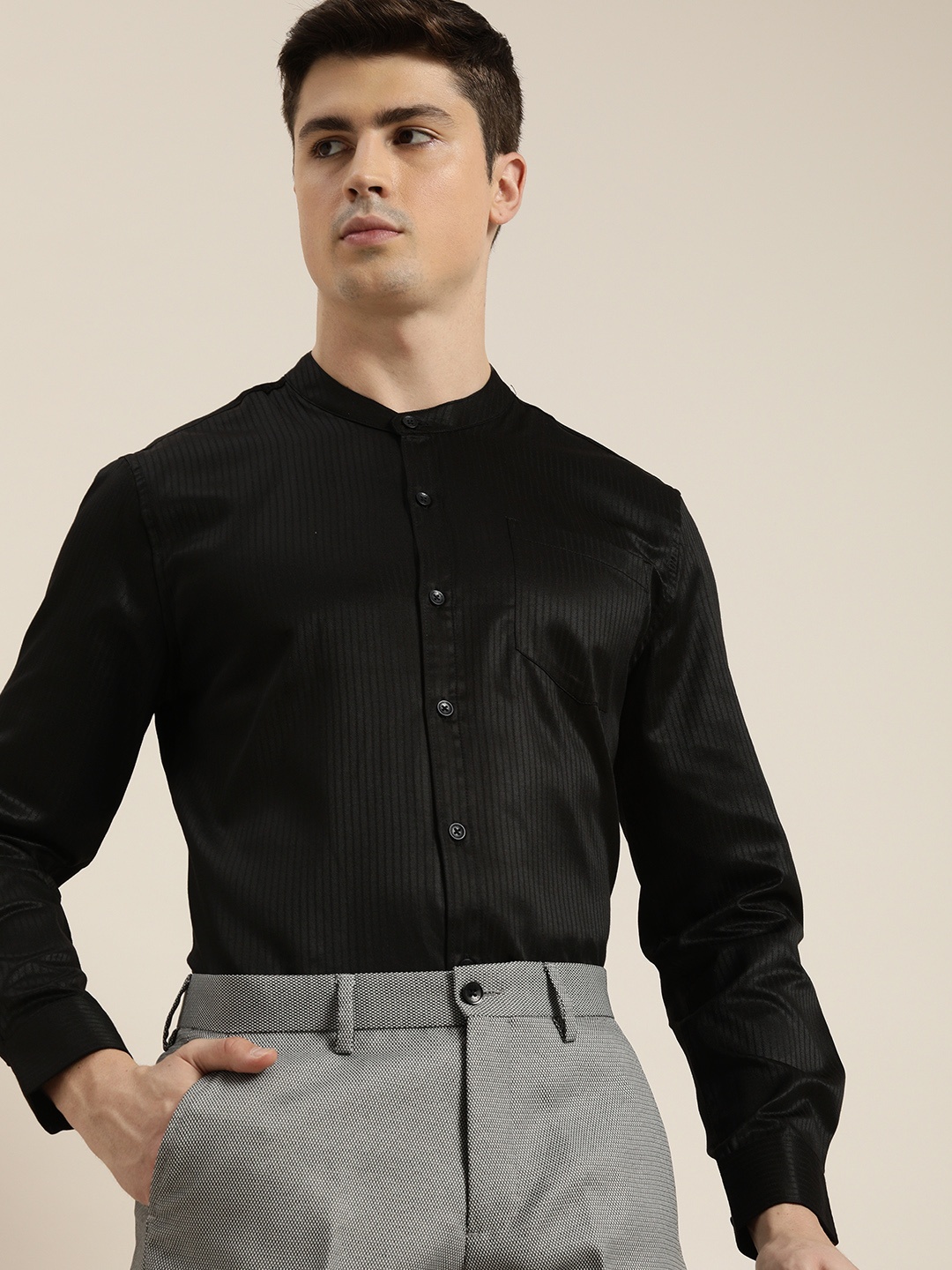 

INVICTUS Men Black Slim Fit Striped Smart Casual Shirt