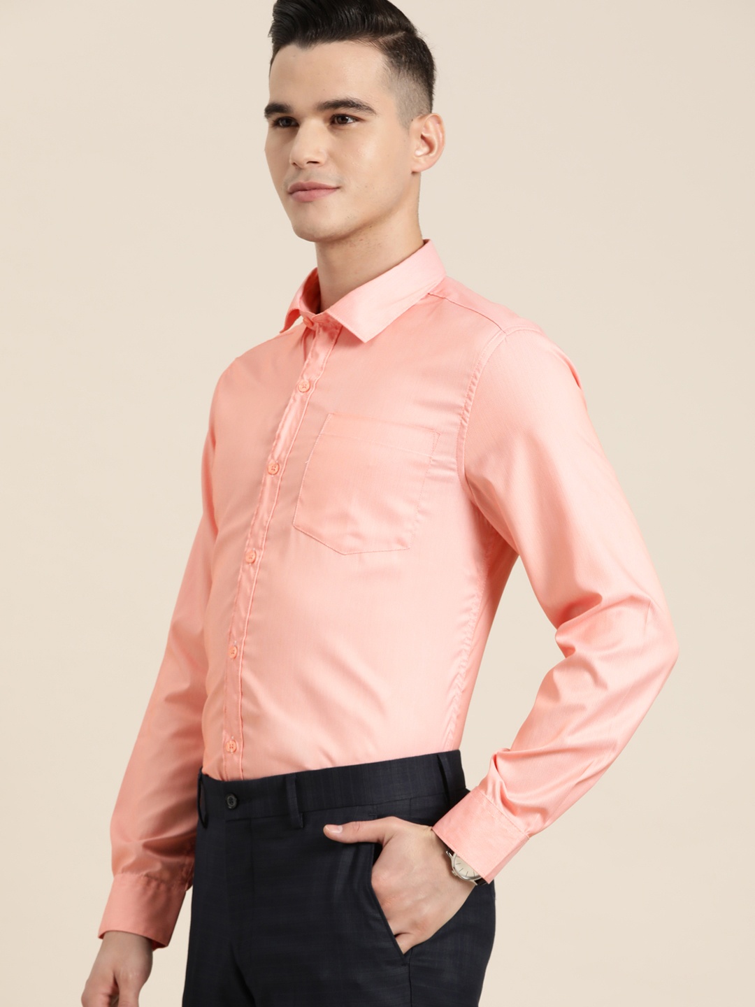 

INVICTUS Men Slim Fit Formal Shirt, Peach