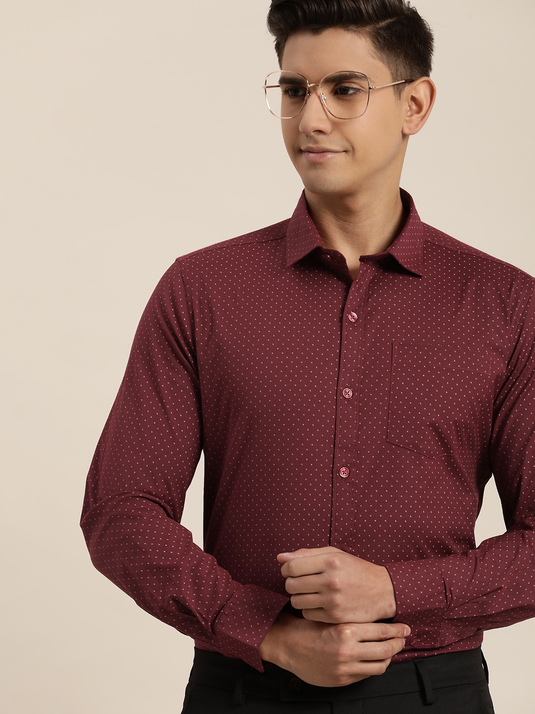 

INVICTUS Men Slim Fit Micro Ditsy Printed Pure Cotton Smart Casual Shirt, Maroon