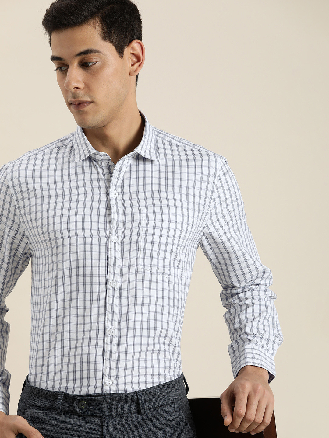 

INVICTUS Men White Slim Fit Windowpane Checks Opaque Formal Shirt With Chest Pocket