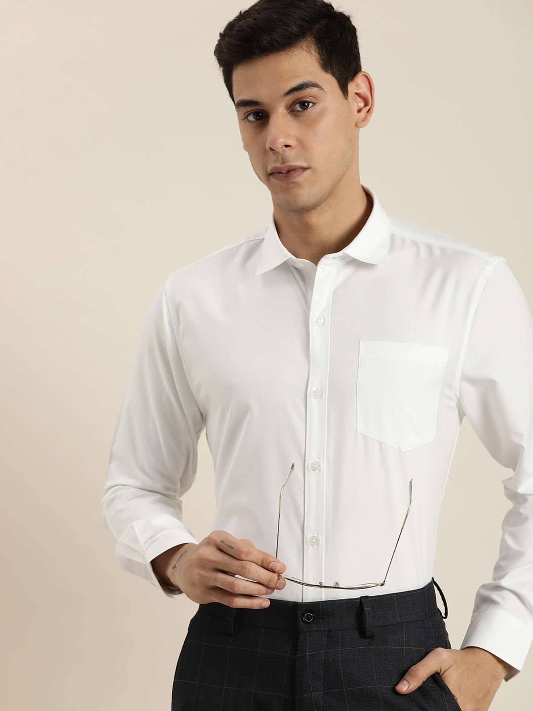 

INVICTUS Men White Slim Fit Solid Opaque Cotton Linen Formal Shirt With Chest Pocket