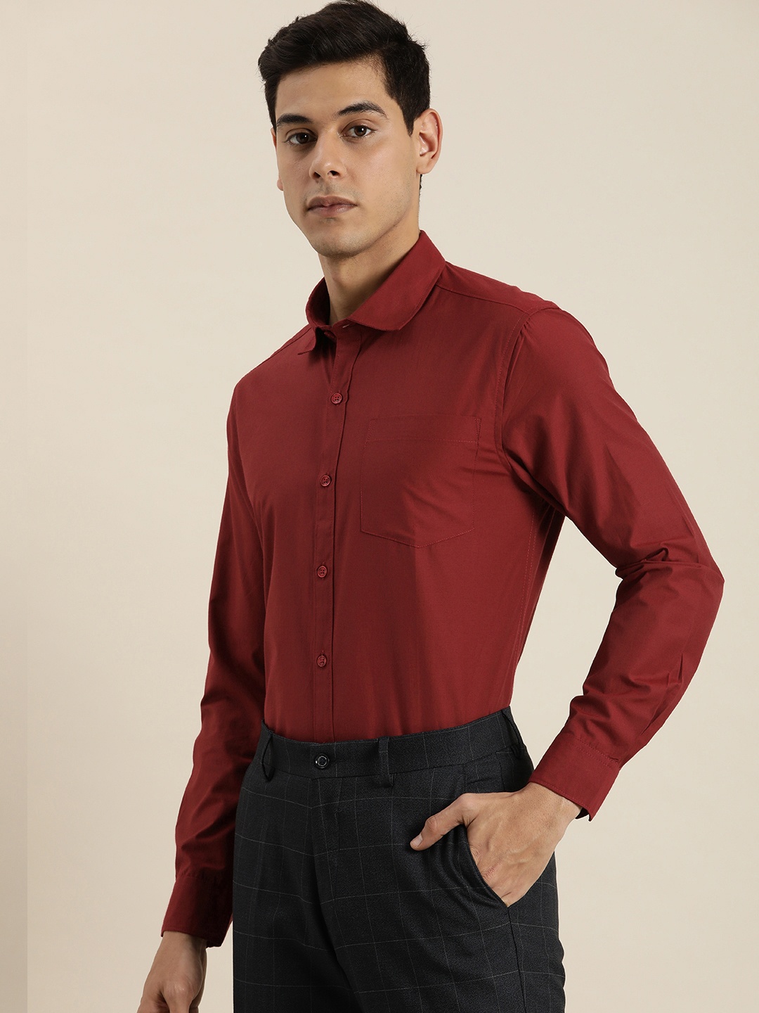 

INVICTUS Men Maroon Solid Slim Fit Semiformal Shirt